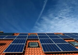 Kaip įsirengti saulės elektrinę sodo namui? Švari Energija patarimai