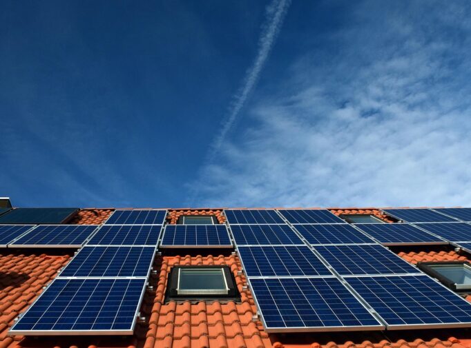 Kaip įsirengti saulės elektrinę sodo namui? Švari Energija patarimai