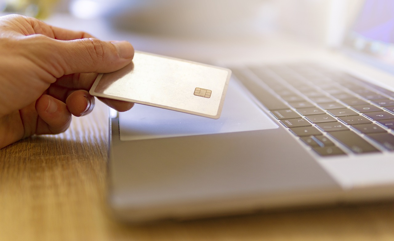 Internetinė prekyba: skaitmeninės ekonomikos variklis ir kasdienio apsipirkimo revoliucija
